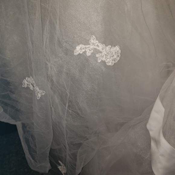 Wedding Dress - Picture 6 of 7